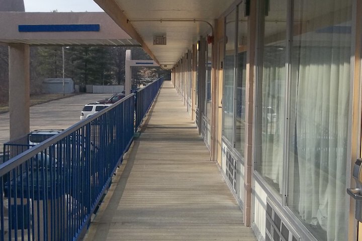 Macomb Inn - thumb 1