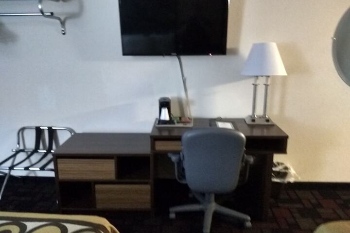 Super 8 By Wyndham Boonville - thumb 4