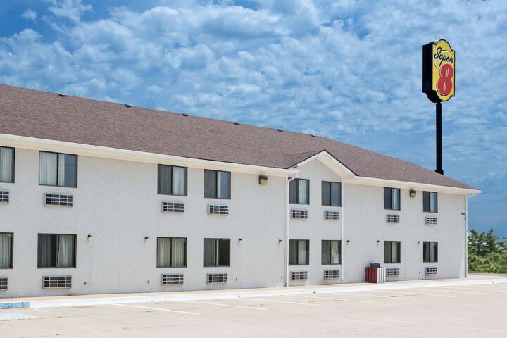 Super 8 By Wyndham Boonville - thumb 1