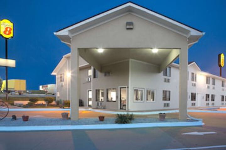 Super 8 By Wyndham Boonville - thumb 0