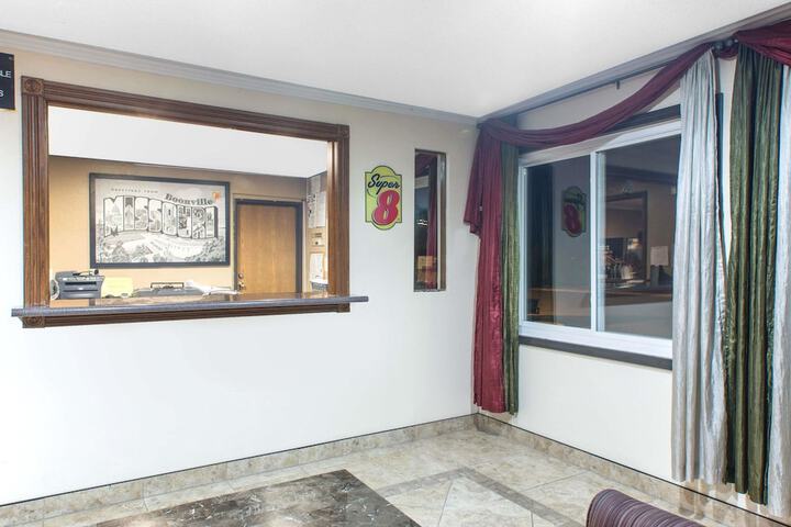 Super 8 By Wyndham Boonville - thumb 3