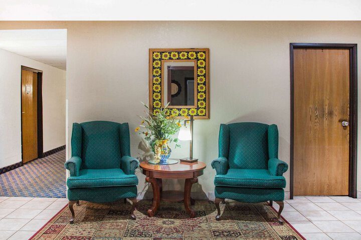 Super 8 By Wyndham Hot Springs - thumb 4