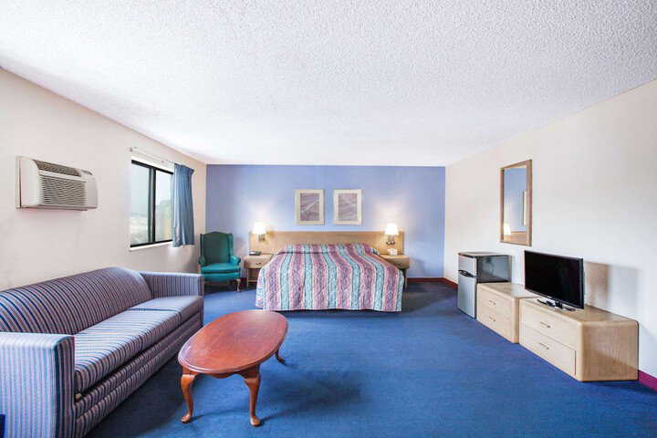 Super 8 By Wyndham Hot Springs - thumb 5