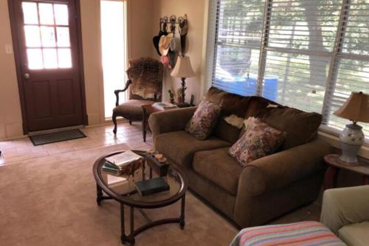 Bootleggers Tavern - thumb 4