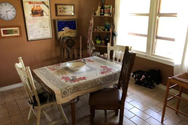 Bootleggers Tavern - thumb 6