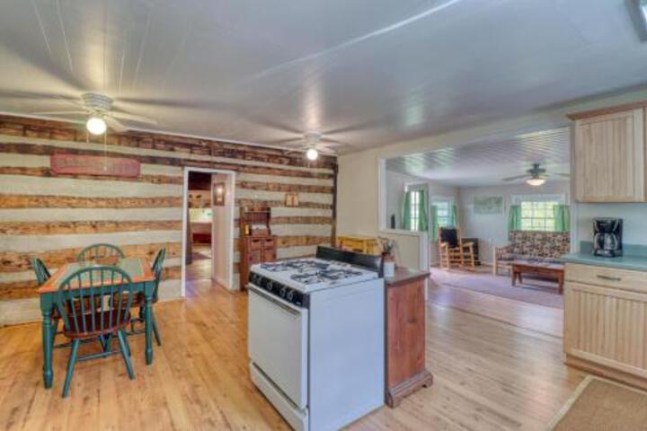 1 Bed 1 Bath Vacation Home In Sylva - thumb 2