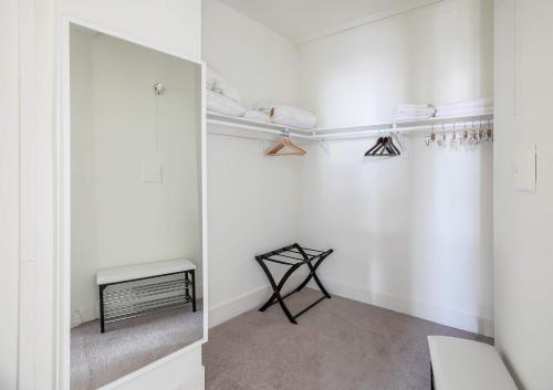 UChicago Lake Sci Museum With Gym W & D By Zencity - thumb 4