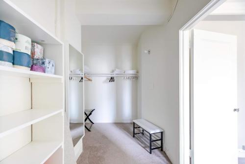 UChicago Lake Sci Museum With Gym W & D By Zencity - thumb 2