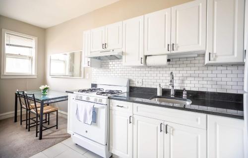 UChicago Lake Sci Museum With Gym W & D By Zencity - thumb 0