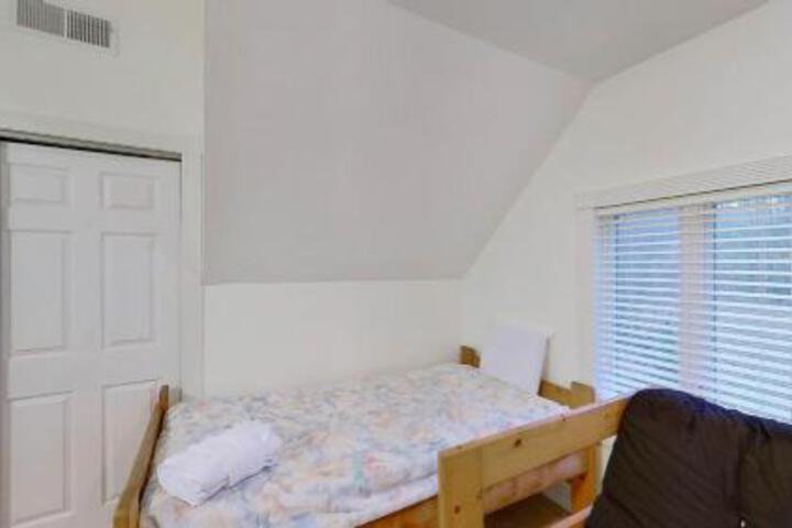 Lazy Lakeside Lagoon 4 Bed 3 Bath Vacation Home In Bumpass - thumb 1