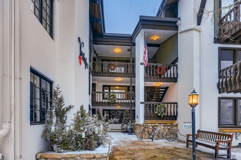 2-385 Gore Creek Dr Vorlaufer 201 - thumb 0