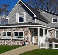 Beulah House Steps to Crystal Lake Beach - Accommodation Alabama