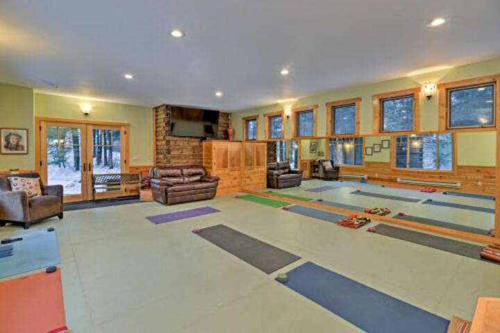 Superb Whitefish Retreat W / Hot Tub Sauna Yoga! - thumb 5