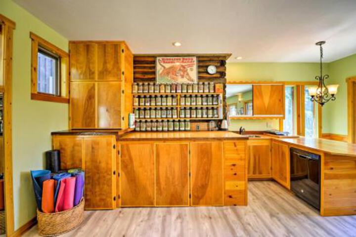 Superb Whitefish Retreat W / Hot Tub Sauna Yoga! - thumb 6