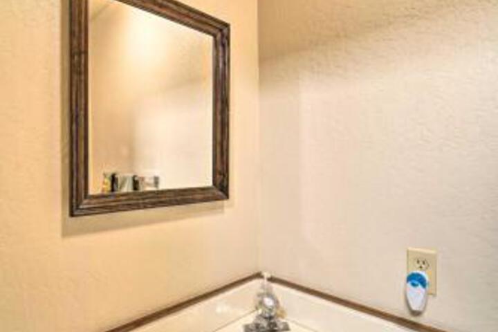 Quiet Home With Graeagle Meadows Golf Course View! - thumb 2