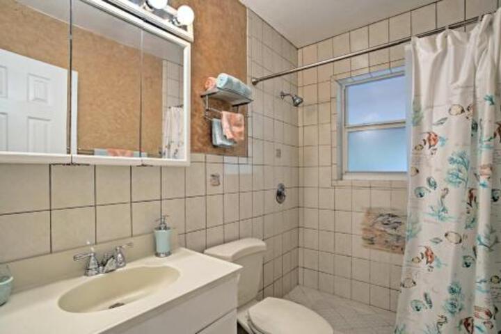 Home On Canal W / Pool 3 Mi. To Hollywood Beach! - thumb 1