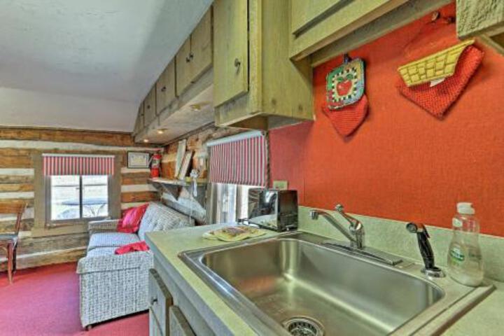 Remodeled Hill City 1910 Log Cabin W / Grill Deck - thumb 4