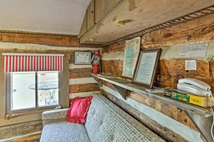 Remodeled Hill City 1910 Log Cabin W / Grill Deck - thumb 1