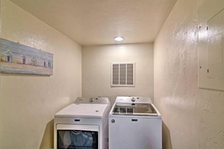 Updated Gainesville Townhome W / Pool 3 Mi. To UF! - thumb 0