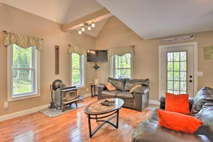 Cozy Old Forge Home W / 2 Porches Fire Pit Hot Tub - thumb 1