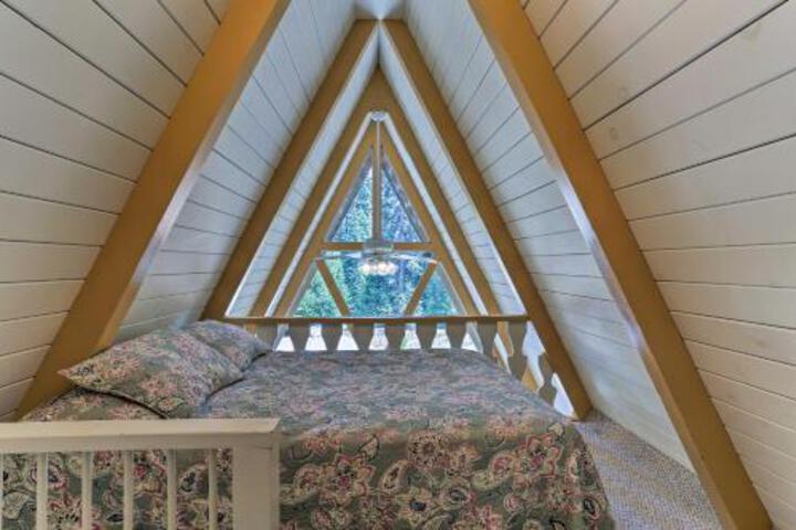 Charming House W / Deck Steps To Lake Almanor! - thumb 3