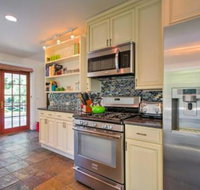 Luxurious Shelter Island Hideaway w / Pool - Accommodation Alabama