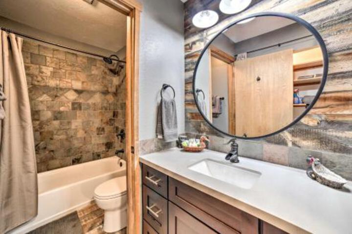 Renovated Mammoth Lakes Condo W / Private Balcony! - thumb 2