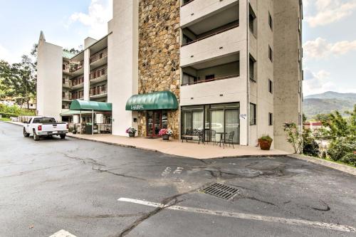 Gatlinburg Penthouse With Private 250 Foot Terrace! - thumb 4