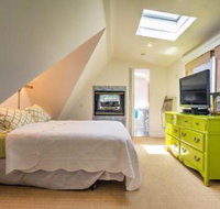 Romantic Shelter Island Cottage w / 2 Pools  a Pond - Accommodation Alabama