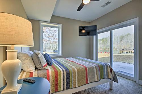 Lake Anna Waterfront Home With 2 Acres & Covered Dock - thumb 1