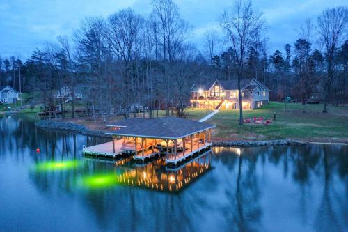 Lake Anna Waterfront Home With 2 Acres & Covered Dock - thumb 0