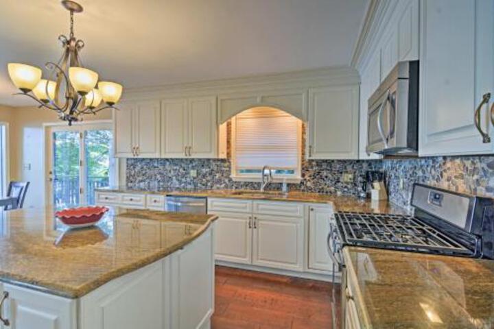 Waterfront House W / Dock & Deck On Little Bear Lake - thumb 1