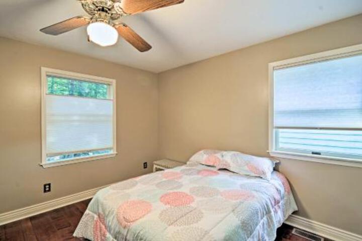 Waterfront House W / Dock & Deck On Little Bear Lake - thumb 2