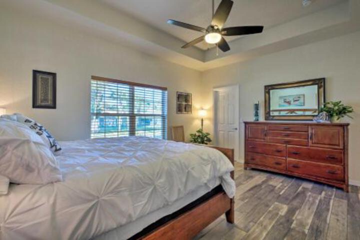 Spacious & Hip Crystal River Home W / Dock & Kayaks! - thumb 4