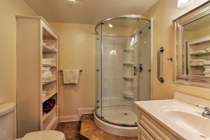 Remodeled Lakefront Dandridge Home W / Deck & Dock! - thumb 4