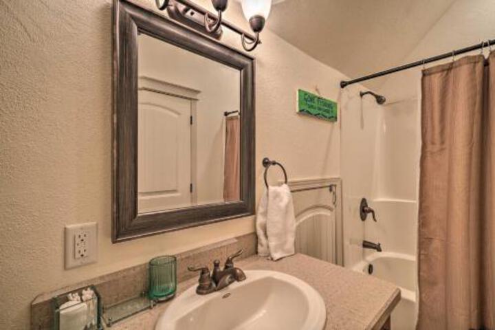 Updated Townhome W / Hot Tub Walk To Downtown! - thumb 2