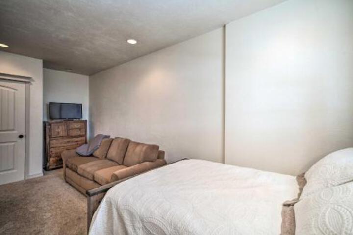 Updated Townhome W / Hot Tub Walk To Downtown! - thumb 6