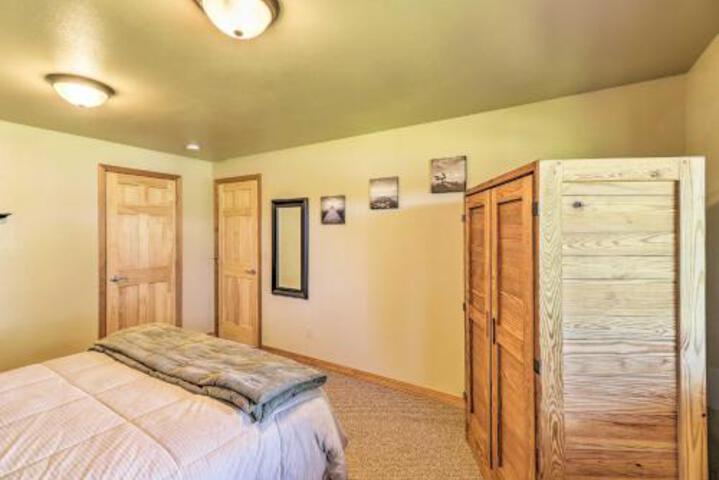 Quiet Trego Resort Cabin W / Lake Pavilion & Trails - thumb 4