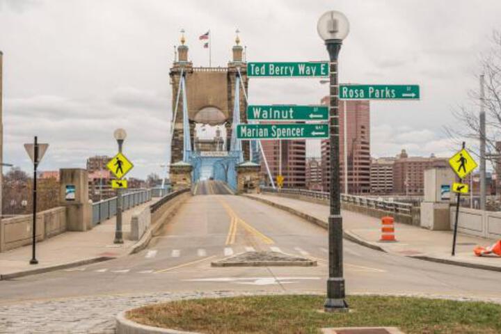 Spacious 2BR Apt In Central Business District - thumb 1