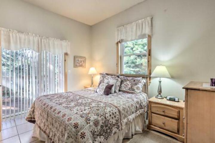 Rustic Tahoe Home With Hot Tub 12 Mi To Squaw Valley - thumb 7