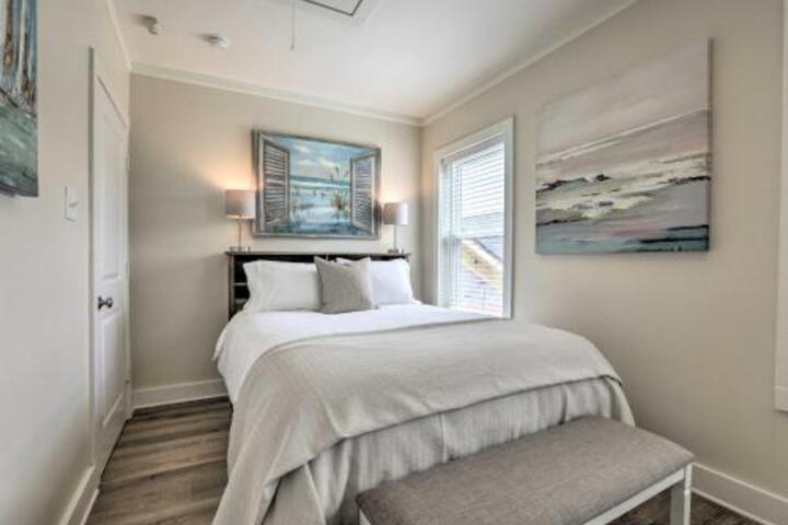 Dog Friendly Galveston Home Walk To Beach! - thumb 3