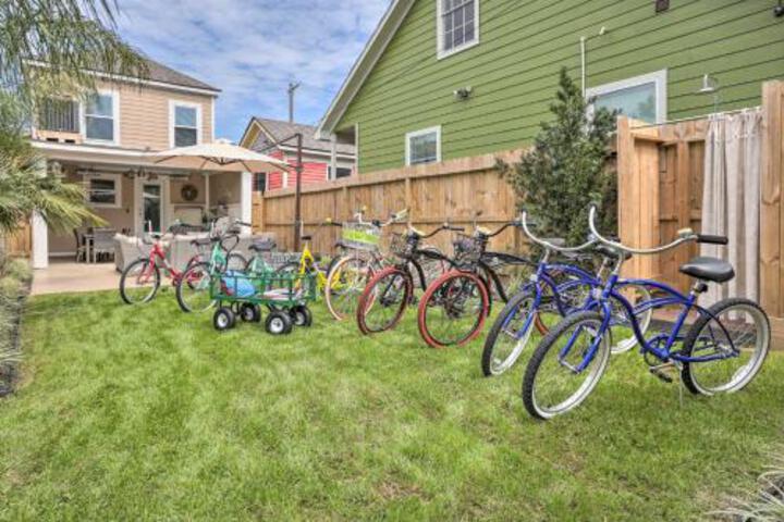 Dog Friendly Galveston Home Walk To Beach! - thumb 6