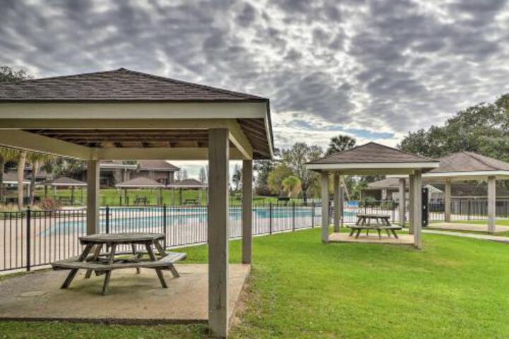 Diamondhead Condo Screened Patio+Pool Access - thumb 2