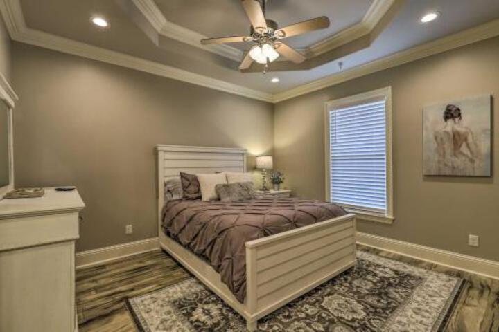 Diamondhead Condo Screened Patio+Pool Access - thumb 0