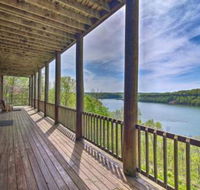Spacious Cabin on Dale Hollow Lake w / Hot Tub - Accommodation Alabama