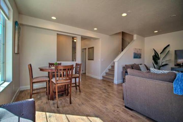 Modern Washington Home Pool & Trail Access! - thumb 1