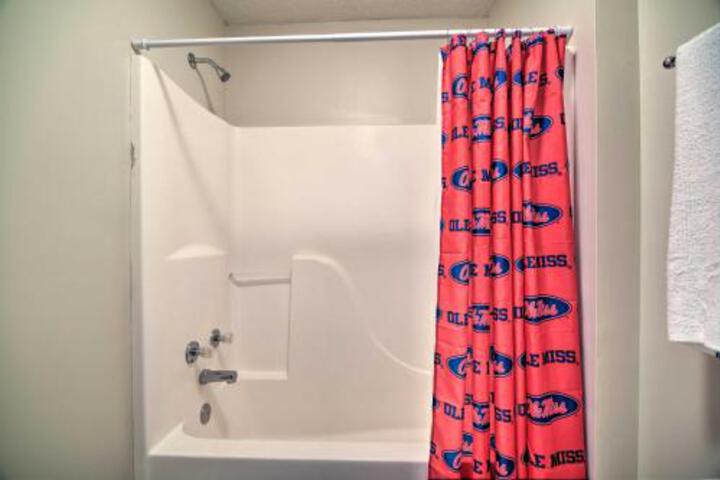 Charming Oxford Home 1 Mi To Ole Miss Campus - thumb 0