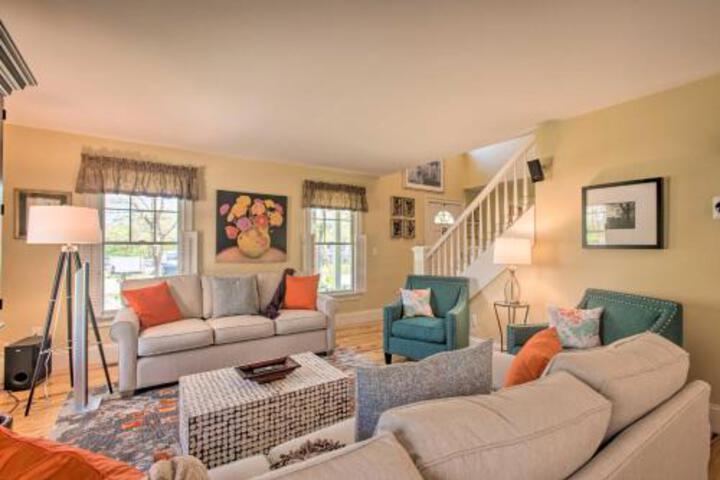 Traditional Marthas Vineyard Home With Porch & Yard - thumb 3