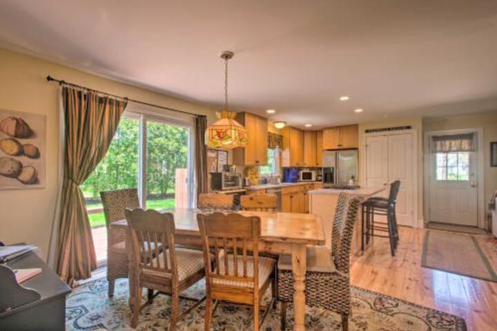 Traditional Marthas Vineyard Home With Porch & Yard - thumb 2