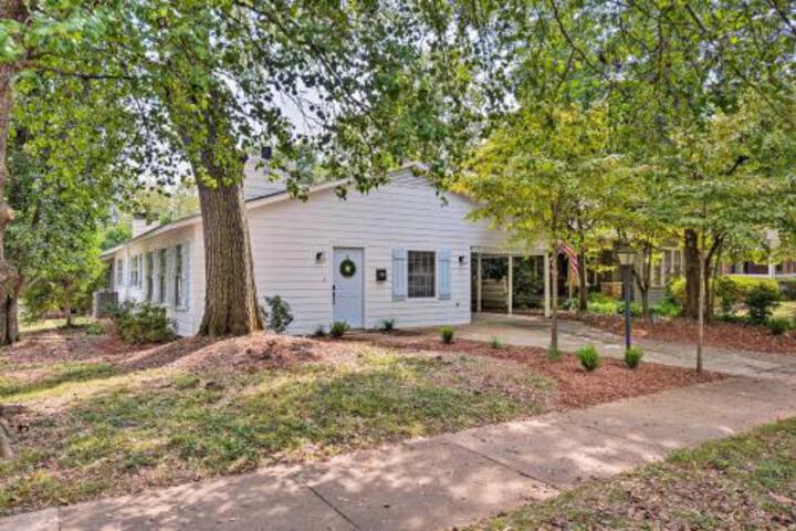 Urban Farmhouse W / Patio In Historic Dilworth - thumb 2